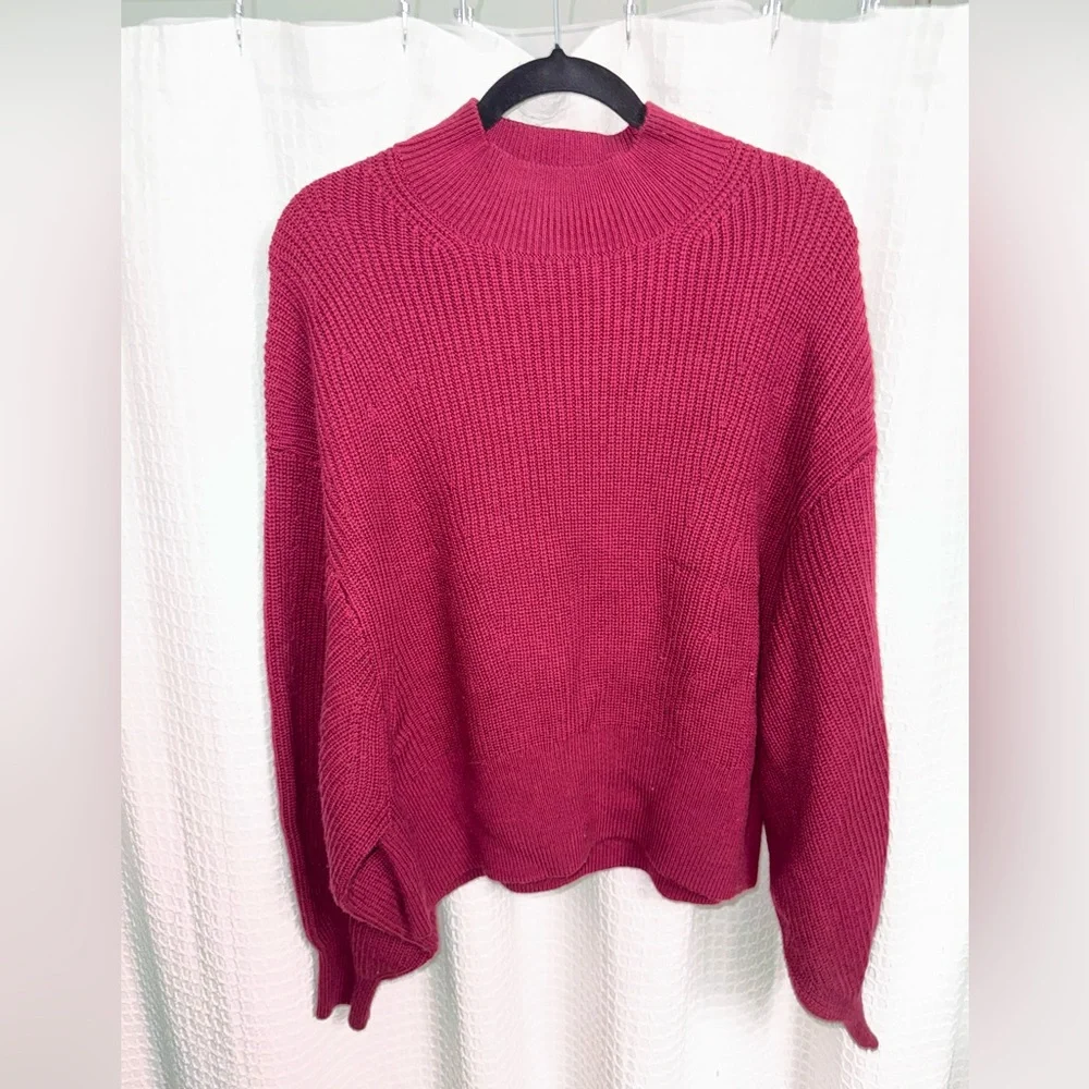 Banana Republic Burgundy cropped sweater - Picture 2 of 4